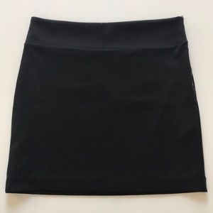 Banana Republic Skirt - Size 4. New w/ tags.